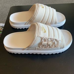 WMNS Nike Asuna Slide “Pearl white/Metallic Gold/Sail